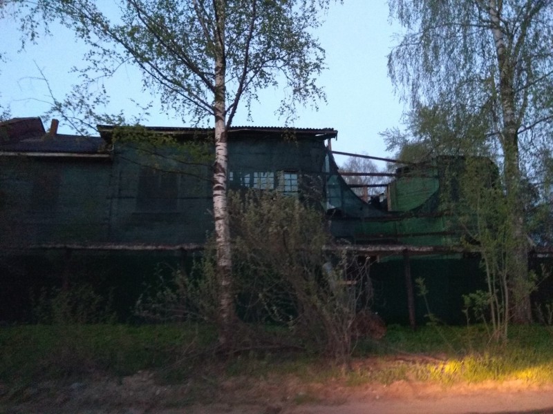 Пострадавшее от пожара здание бывшей школы в Лесозаводе останется в реестре объектов культурного наследия