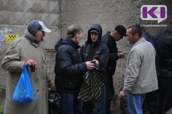 Бездомных сыктывкарцев в честь Дня России накормили праздничным обедом