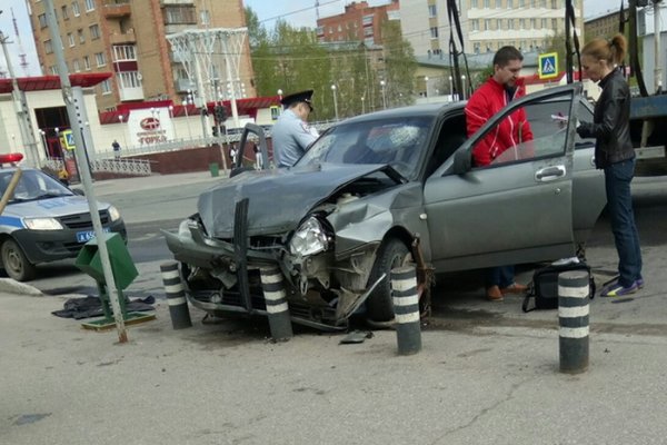 После ДТП в Ухте от полицейских сбежали водитель и пострадавший пассажир 