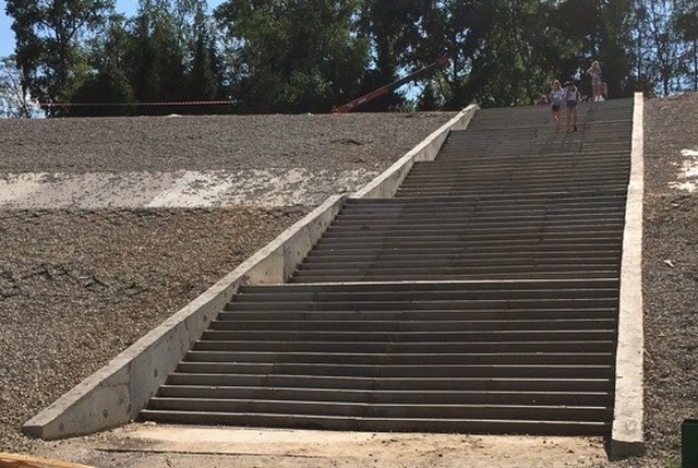 В Кировском парке завершены работы по укреплению лестничного спуска