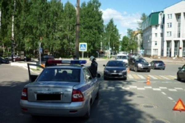 В Сыктывкаре на пешеходном переходе сбили женщину