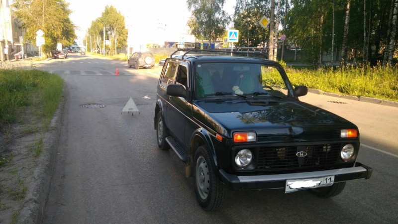 В Сыктывкаре женщина-водитель на "Ниве" сбила двух пешеходов