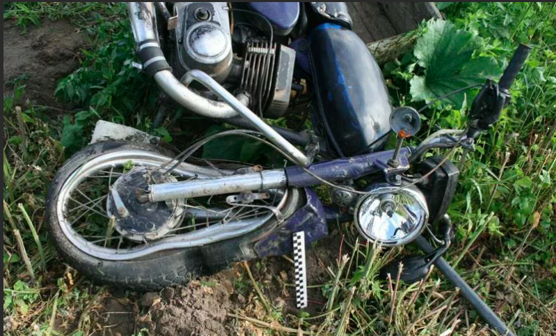 В Усть-Вымском районе подросток на мотоцикле опрокинулся в кювет