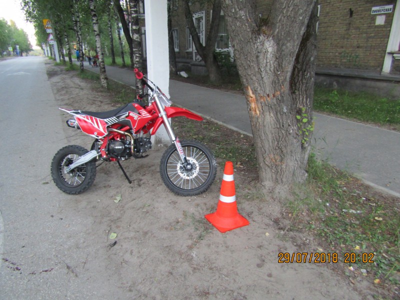 В Сосногорске нетрезвый мотоциклист "припарковался" в дерево