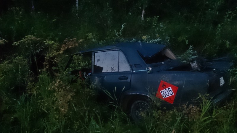 В Ухтинском районе водитель на "семерке" опрокинулся в кювет
