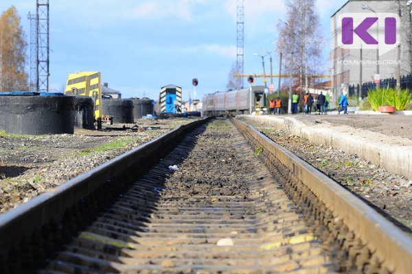 В Ухтинском районе под колесами поезда погиб мужчина 
