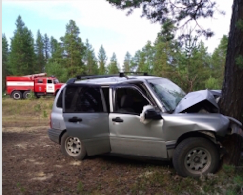 В Печоре водитель на Chevrolet врезался в дерево