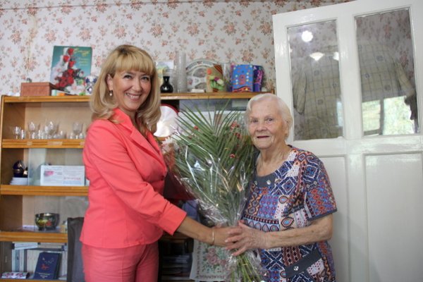 Жительницу Сыктывкара поздравили с 90-летним юбилеем от имени президента России
