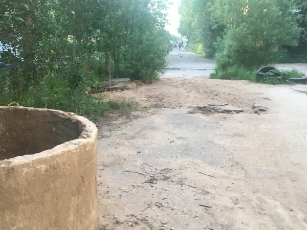 Тротуар во дворе дома №24 по ул.Малышева в Сыктывкаре восстановят до конца лета