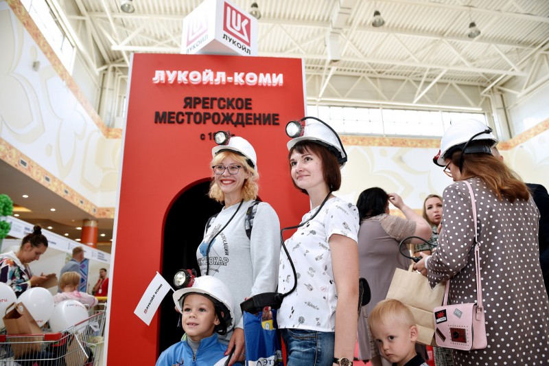 Участники выставки "Достояние Севера" посетили нефтяную шахту