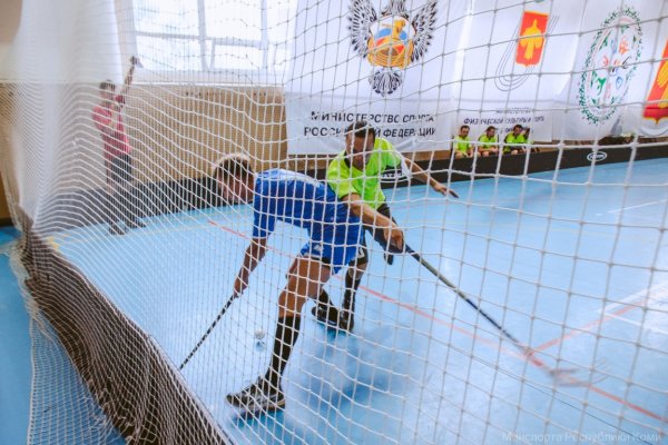 Сборные Архангельской и Ульяновской областей лидируют в соревнованиях по флорболу в Сыктывкаре