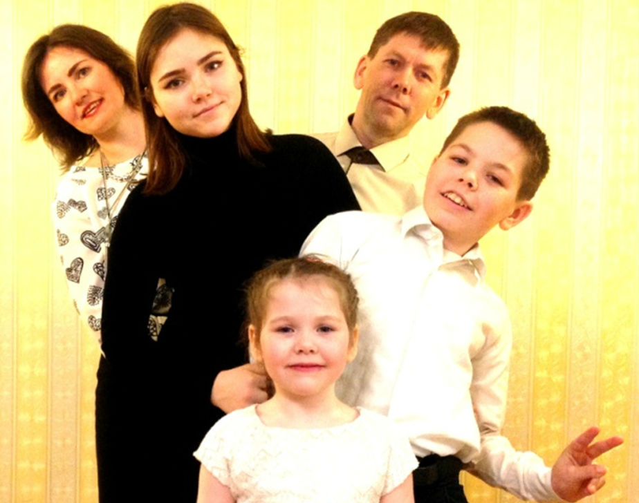 Ю савина. Семья Савиных. Семья Савиных фото. Многодетная семья в Якутии.