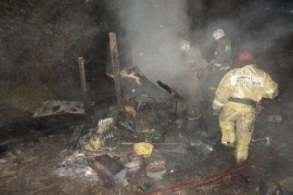 В Усинске горел многоквартирный дом, в Ижемском районе — гараж