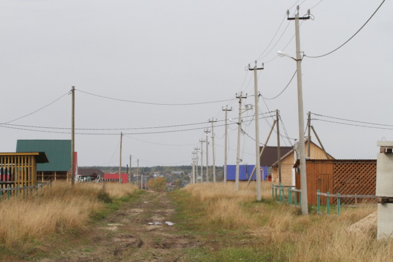 Комиэнерго строит и модернизирует сети уличного освещения в селе Усть-Кулом 

