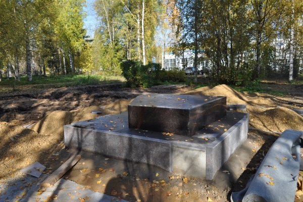 В Сыктывкаре заложили фундамент памятника героям-медикам

