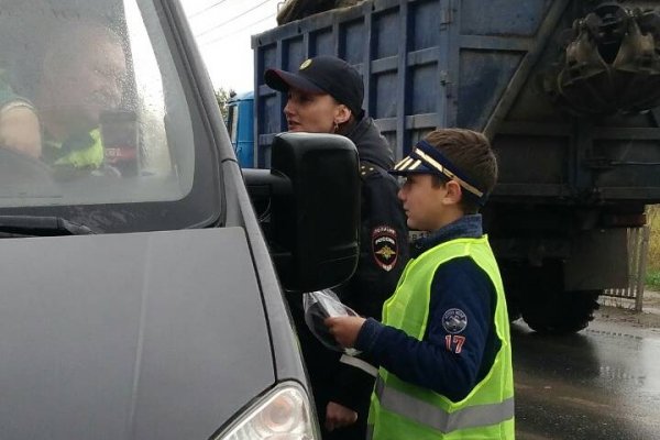 В Ухте юные инспекторы движения напомнили водителям о ПДД