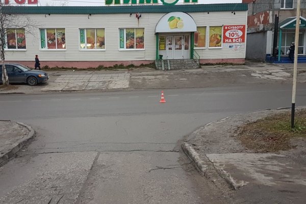В Усинске женщина-пешеход не успела перейти дорогу вне 