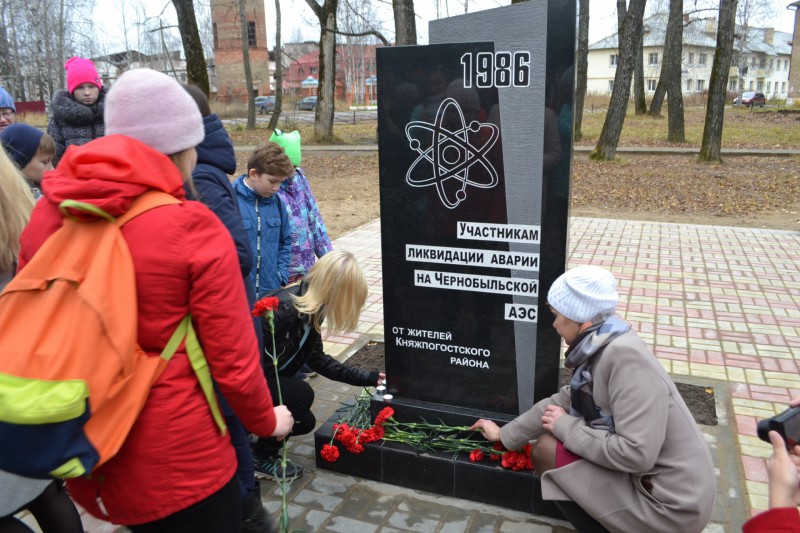 В Емве открыли памятник ликвидаторам аварии на Чернобыльской АЭС

 