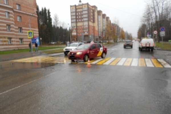 В Сыктывкаре иномарка сбила ребенка на пешеходном переходе