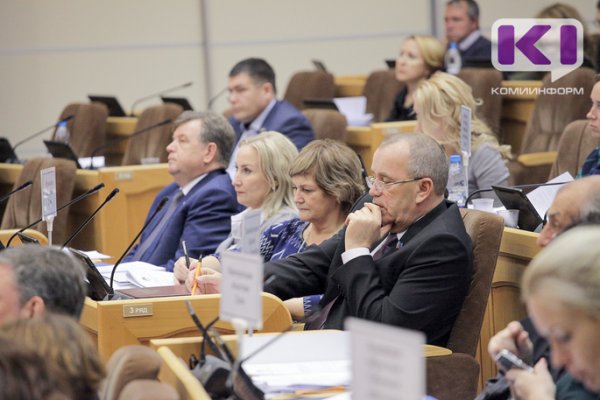 Парламентарии Северо-Запада в Сыктывкаре выступили против возложения функций медработников на педагогов