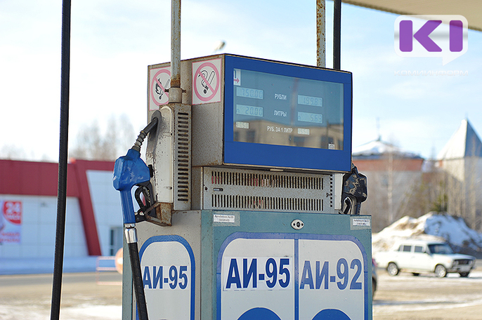 Цены на бензин в Сыктывкаре "подтянули" к лукойловским