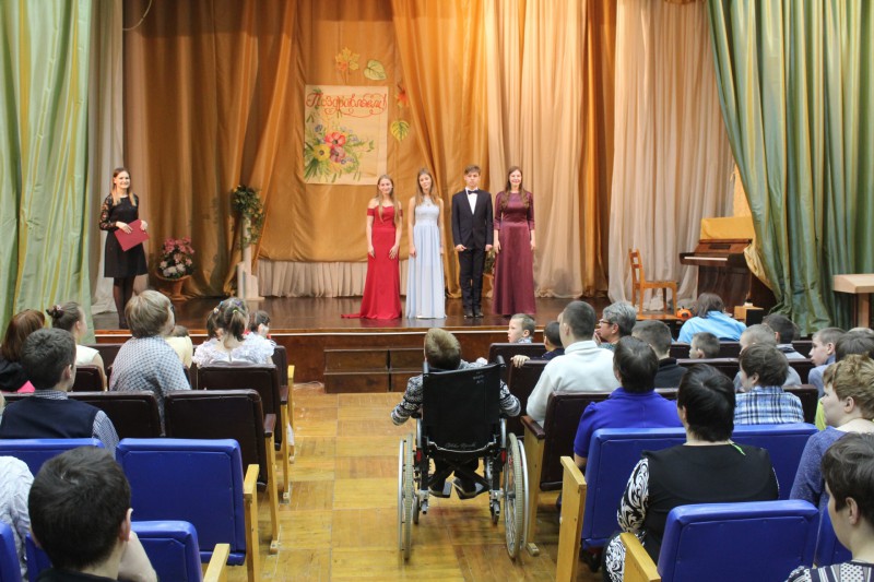 Юные вокалисты дали благотворительный концерт для воспитанников Кочпонского интерната

