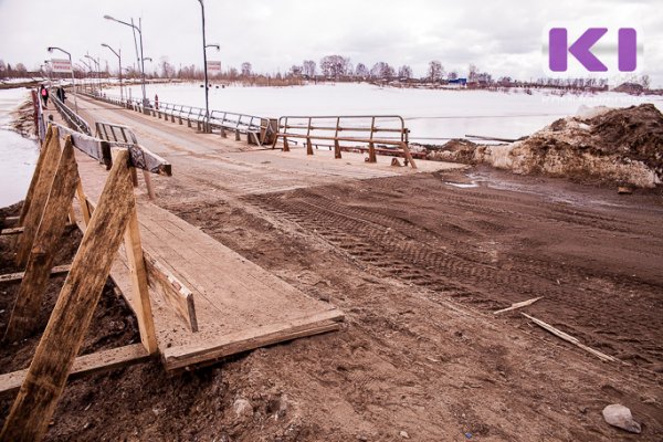 В Сыктывкаре открыт пешеходный понтонный мост до Заречья