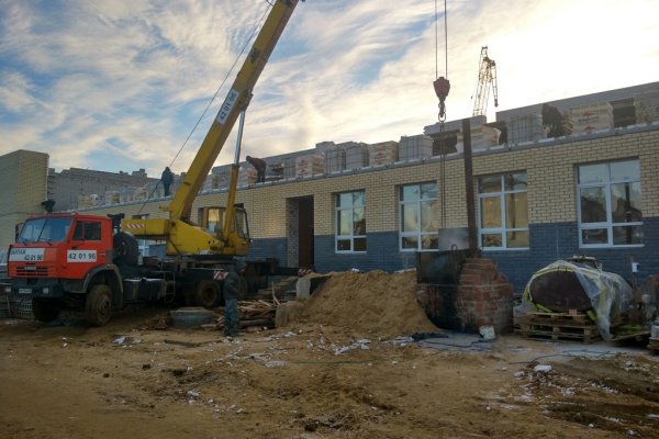Андрей Крикуненко осмотрел ход строительства школы в Визинге