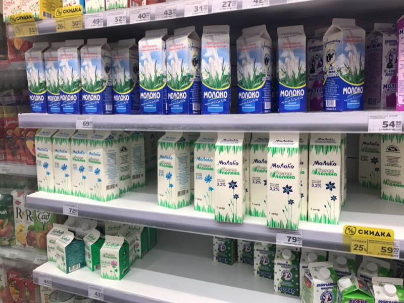 А нам все равно: цены на сыктывкарское молоко в "Магните" по-прежнему завышены 
