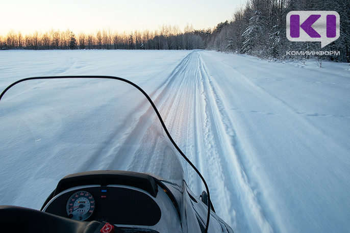 В Усинском районе в полынью провалился снегоход с водителем
