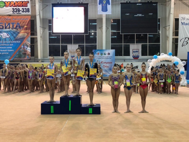 300 гимнасток в Сыктывкаре сразились за звание "Жемчужины Севера"