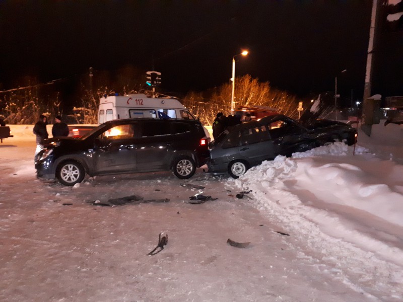 В Усинске водителя и пассажира "Лады" спасли ремни безопасности