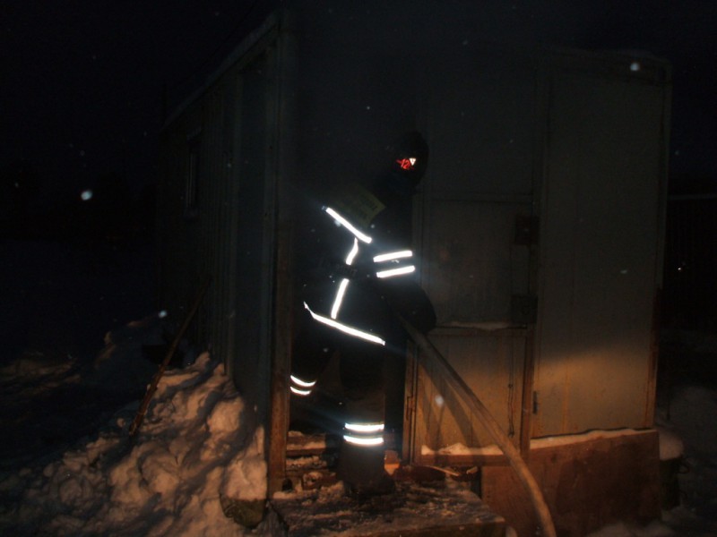 В Усть-Вымском районе житель строительного балка получил серьезные ожоги