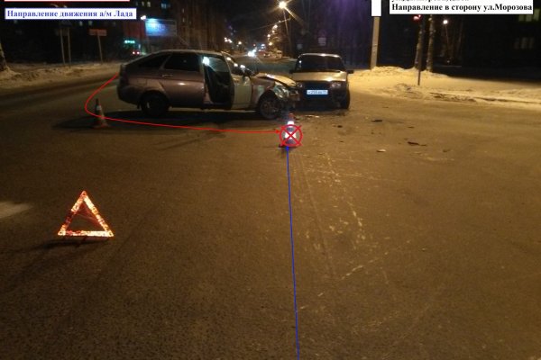 В Сыктывкаре на перекрестке улиц Димитрова и Старовского два автомобиля не поделили дорогу