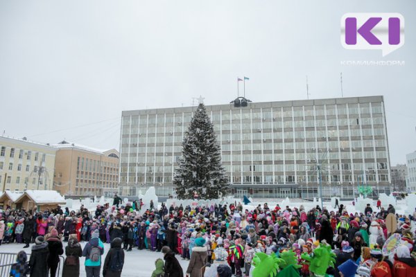В Сыктывкаре зажглась главная новогодняя елка республики