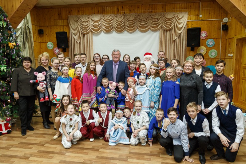 Сергей Гапликов поздравил с наступающим Новым годом воспитанников детского дома 