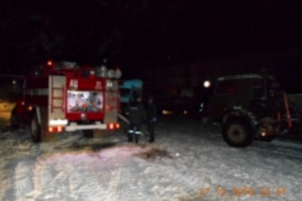 В Ухте четыре пожарные машины тушили загоревшийся гараж