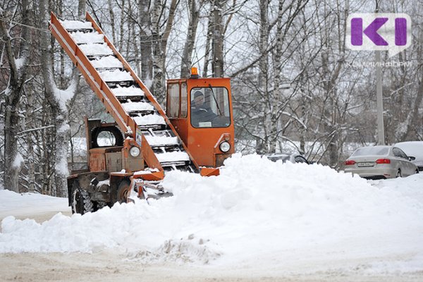 В Сыктывкаре за сутки с улиц города вывезено 2500 кубометров снега