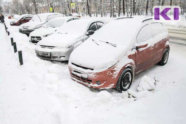 Два торговых центра в Сыктывкаре не потрудились вывезти снег со своих территорий