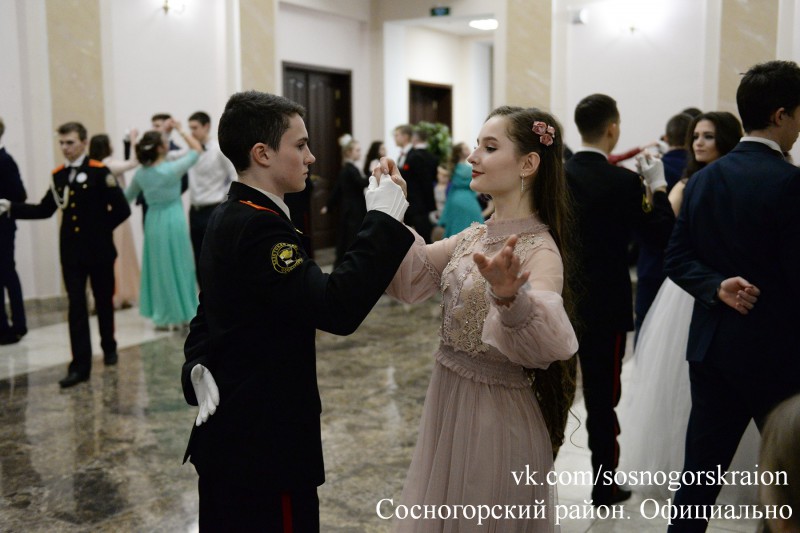 Полонез и полька: Кадетская школа Сосногорска снова пригласила юных горожан на бал