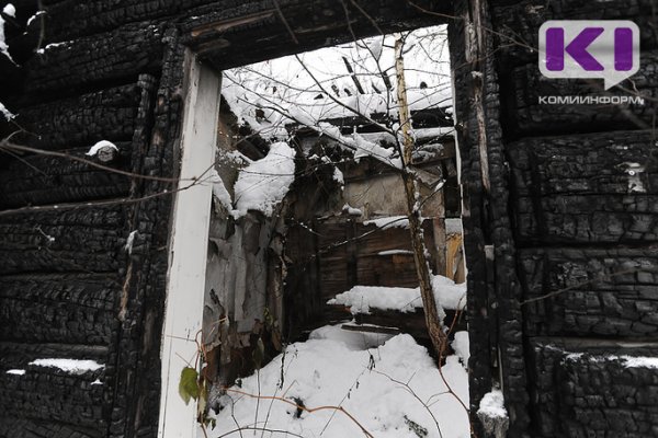 За сутки в Коми сгорело два деревянных дома