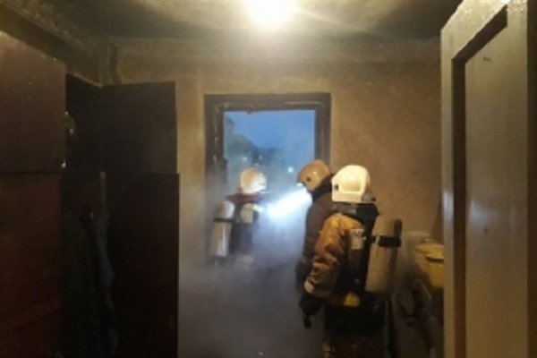 В Сыктывкаре из-за неосторожности при курении выгорела квартира