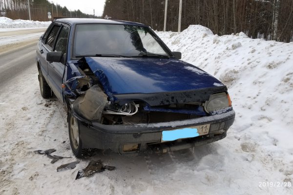 В сыктывкарском п.Максаковка неопытный водитель спровоцировал аварию
