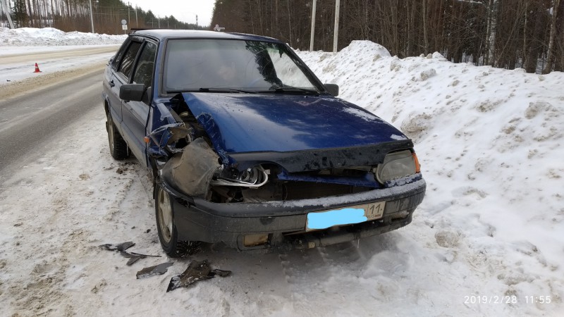 В сыктывкарском п.Максаковка неопытный водитель спровоцировал аварию