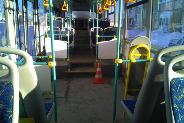 В Сыктывкаре в салоне автобуса упала пенсионерка