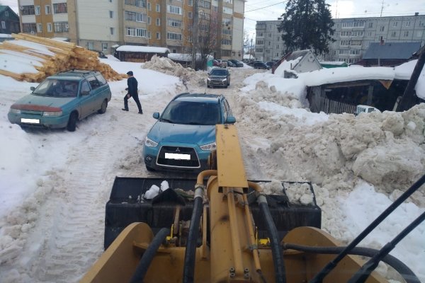 В Выльгорте автомобилист перегородил дорогу снегоуборочной технике

