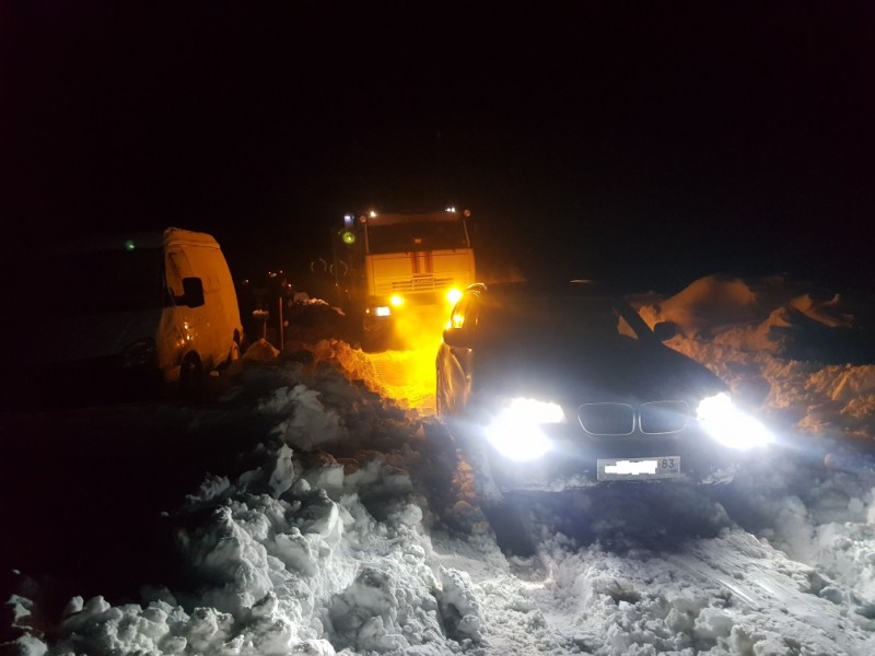 На зимнике Усинск - Нарьян-Мар застряли 50 автомобилей 