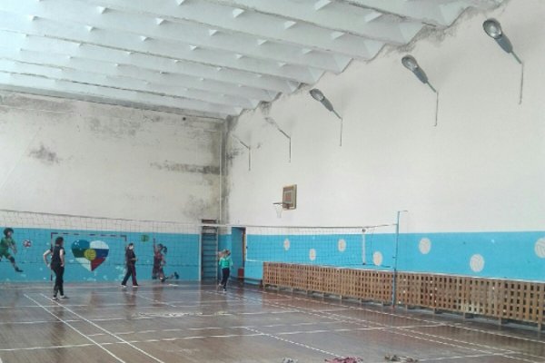 В Ухте осыпающийся потолок спортзала ДЮСШ №2 отремонтируют в 2019 году