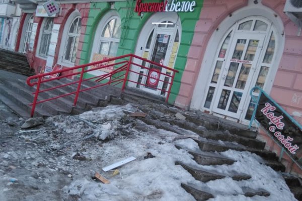 Грязное и белое: администрация Сыктывкара обязала торговую точку убрать строительный мусор