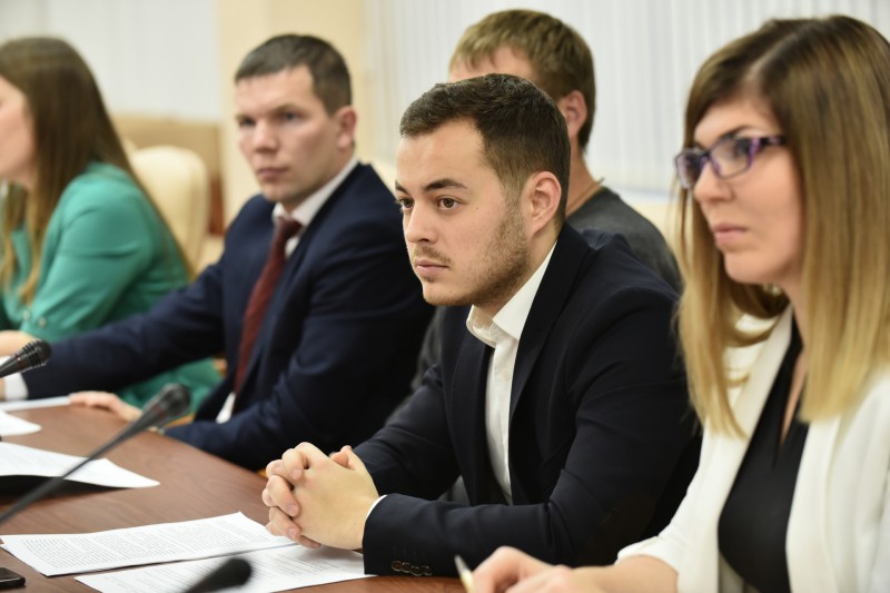 Популизм не решает проблем - председатель Молодежного парламента Коми Александр Лебедев